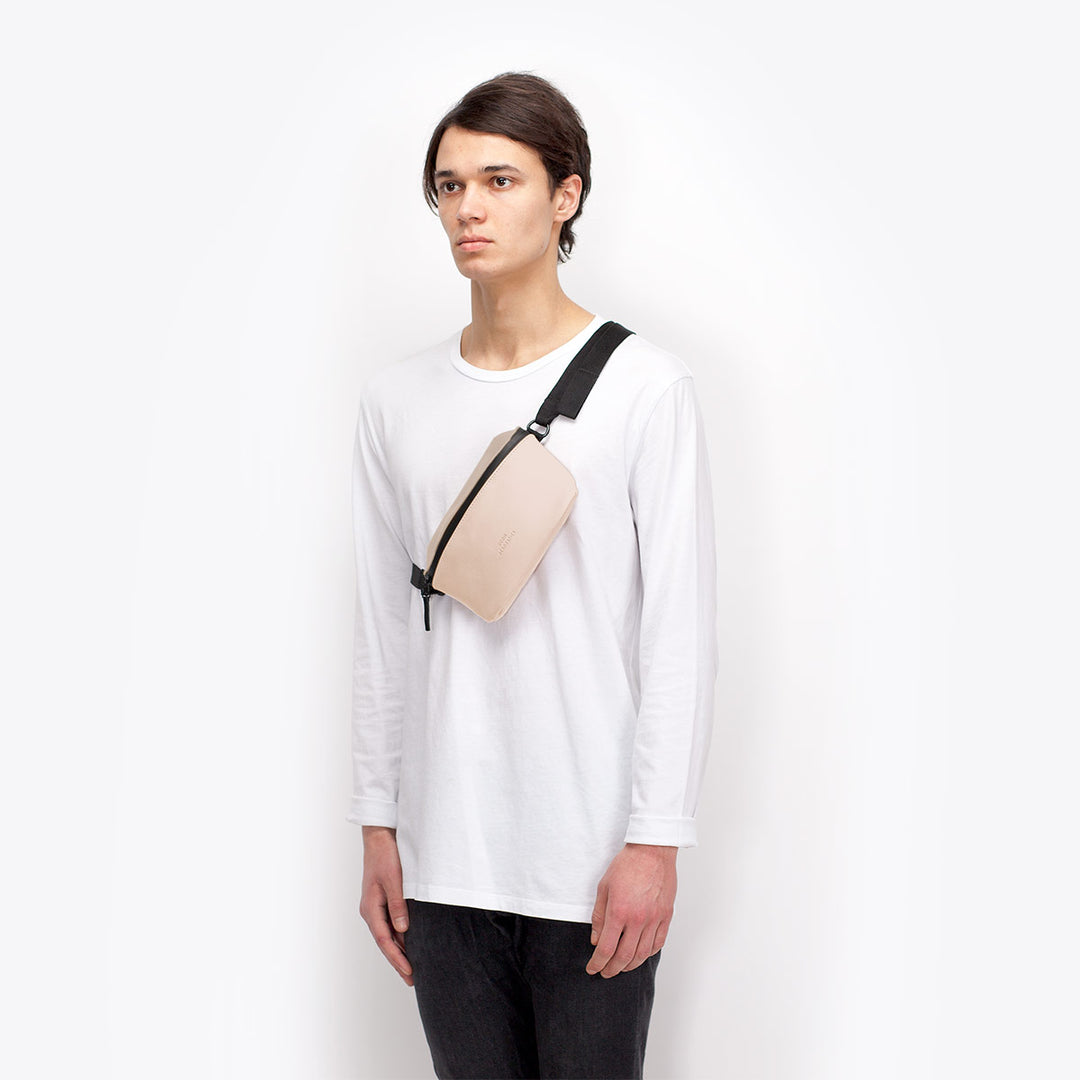Ucon Acrobatics Jona Medium Bag | Nude/Light Apricot