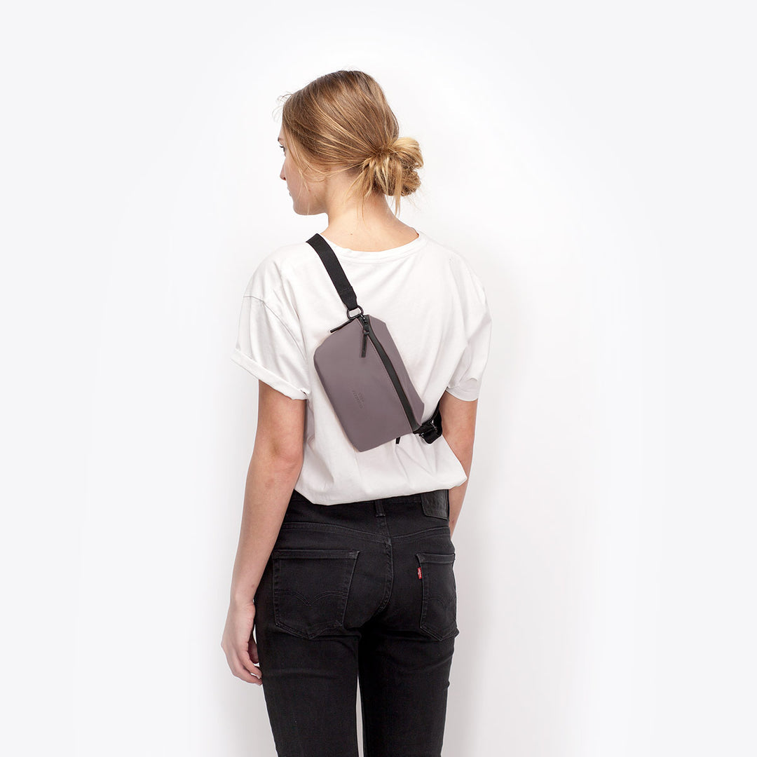 Ucon Acrobatics Jona Medium Bag | Dark Grey