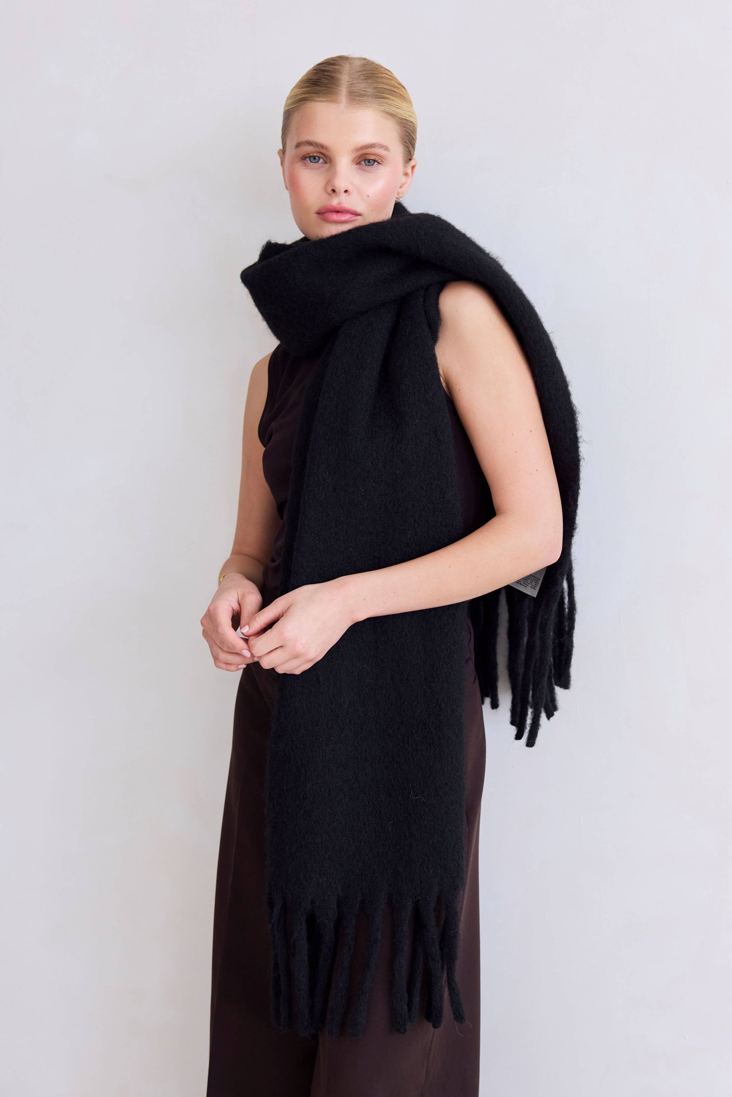 ARCTIC FOX The Reykjavik Scarf with RWS Wool - Black - FW25