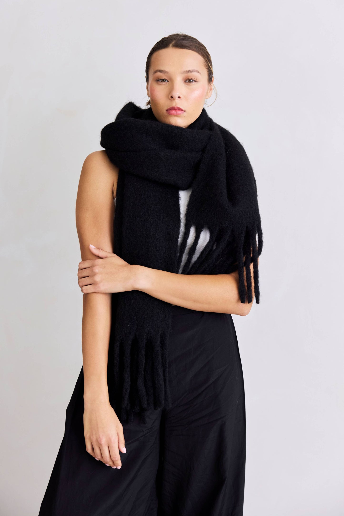 ARCTIC FOX The Reykjavik Scarf with RWS Wool - Black - FW25