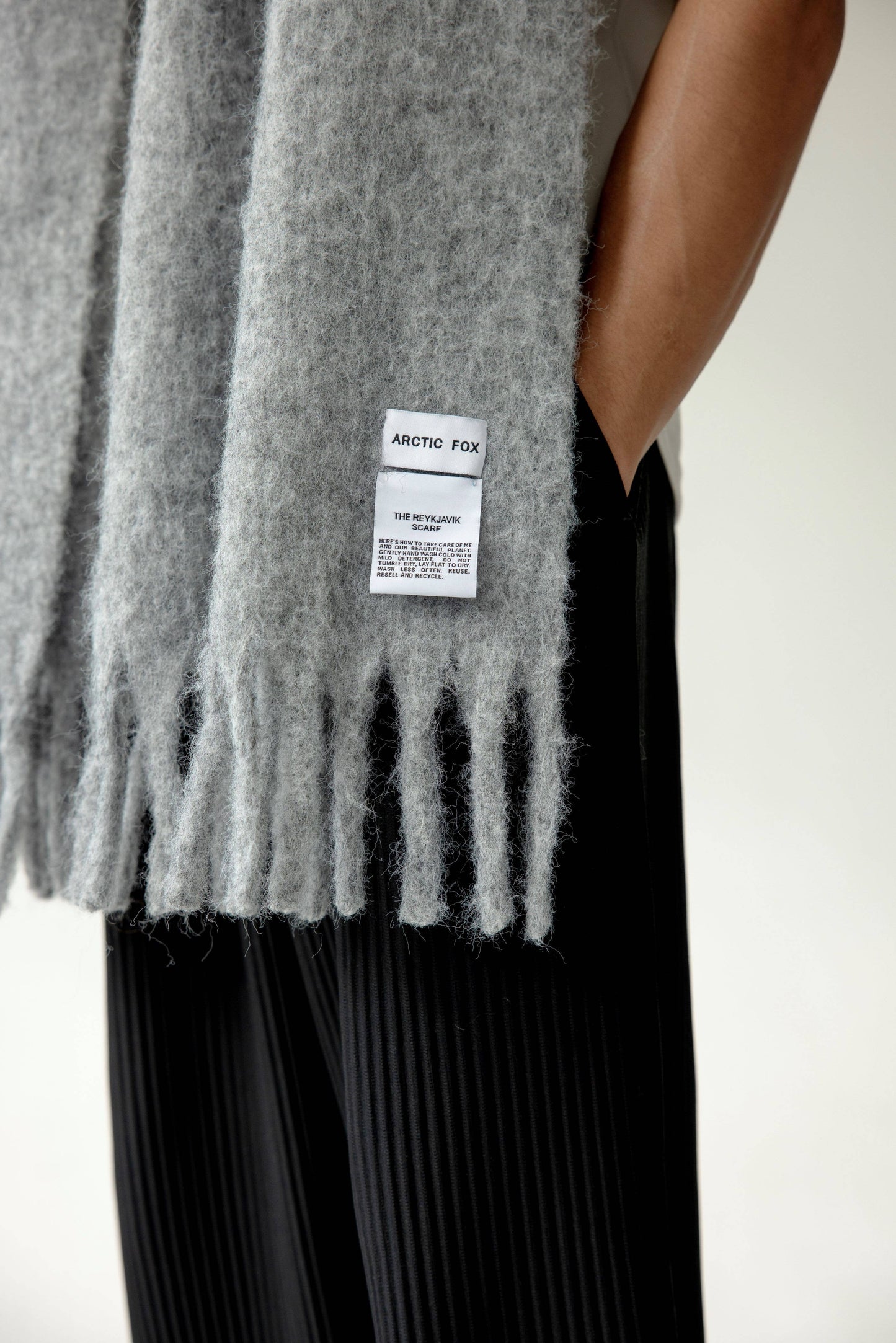 ARCTIC FOX The Reykjavik Scarf with RWS Wool - Grey - FW25