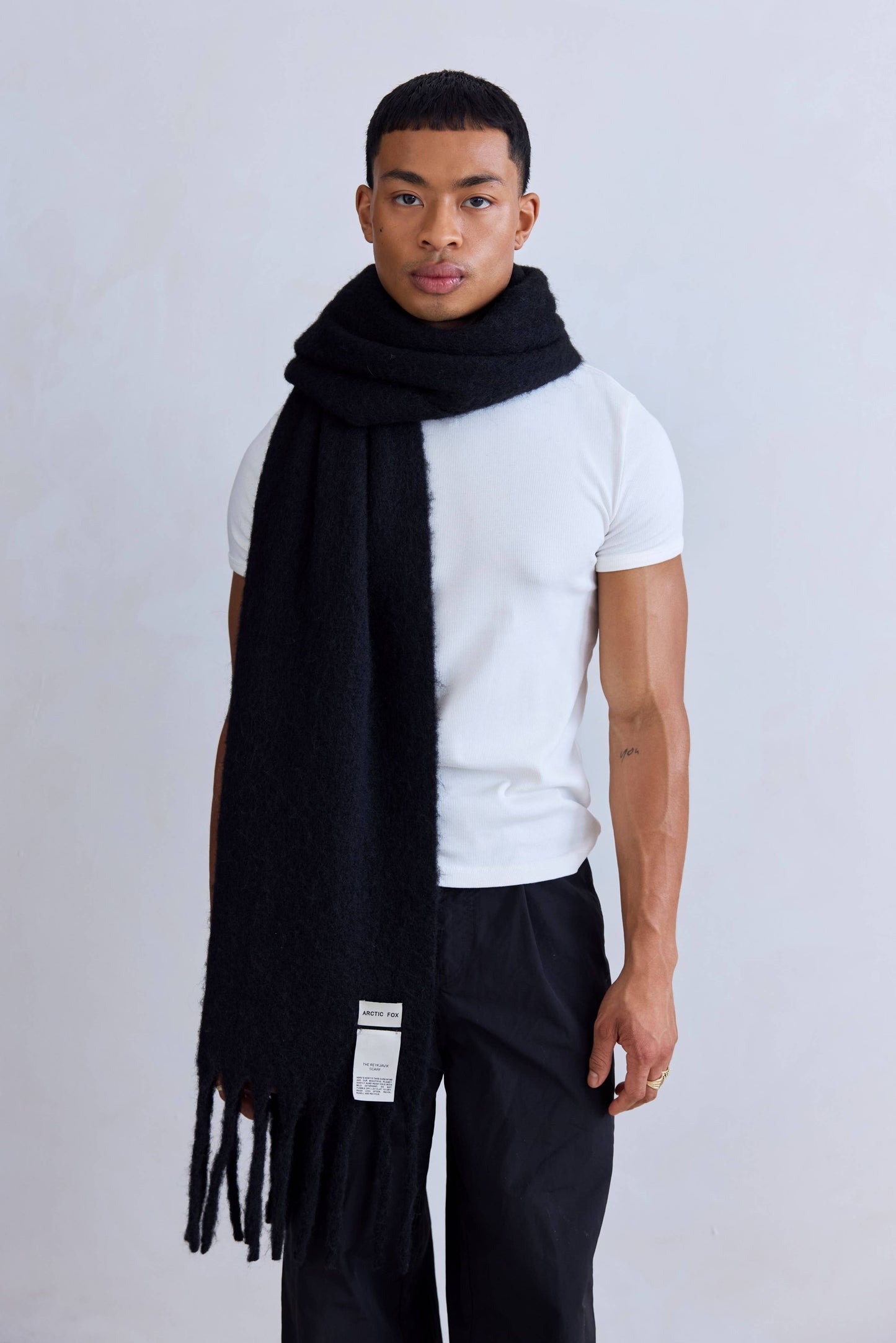 ARCTIC FOX The Reykjavik Scarf with RWS Wool - Black - FW25