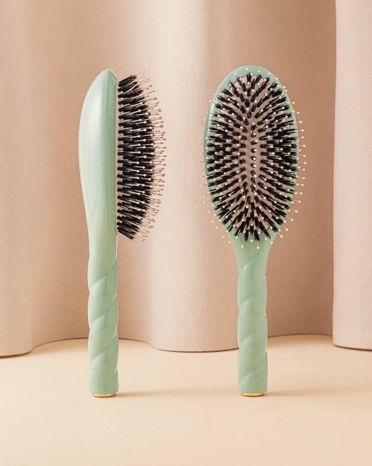 LA BONNE BROSSE N.03 The Gentle Scalp Care Hairbrush