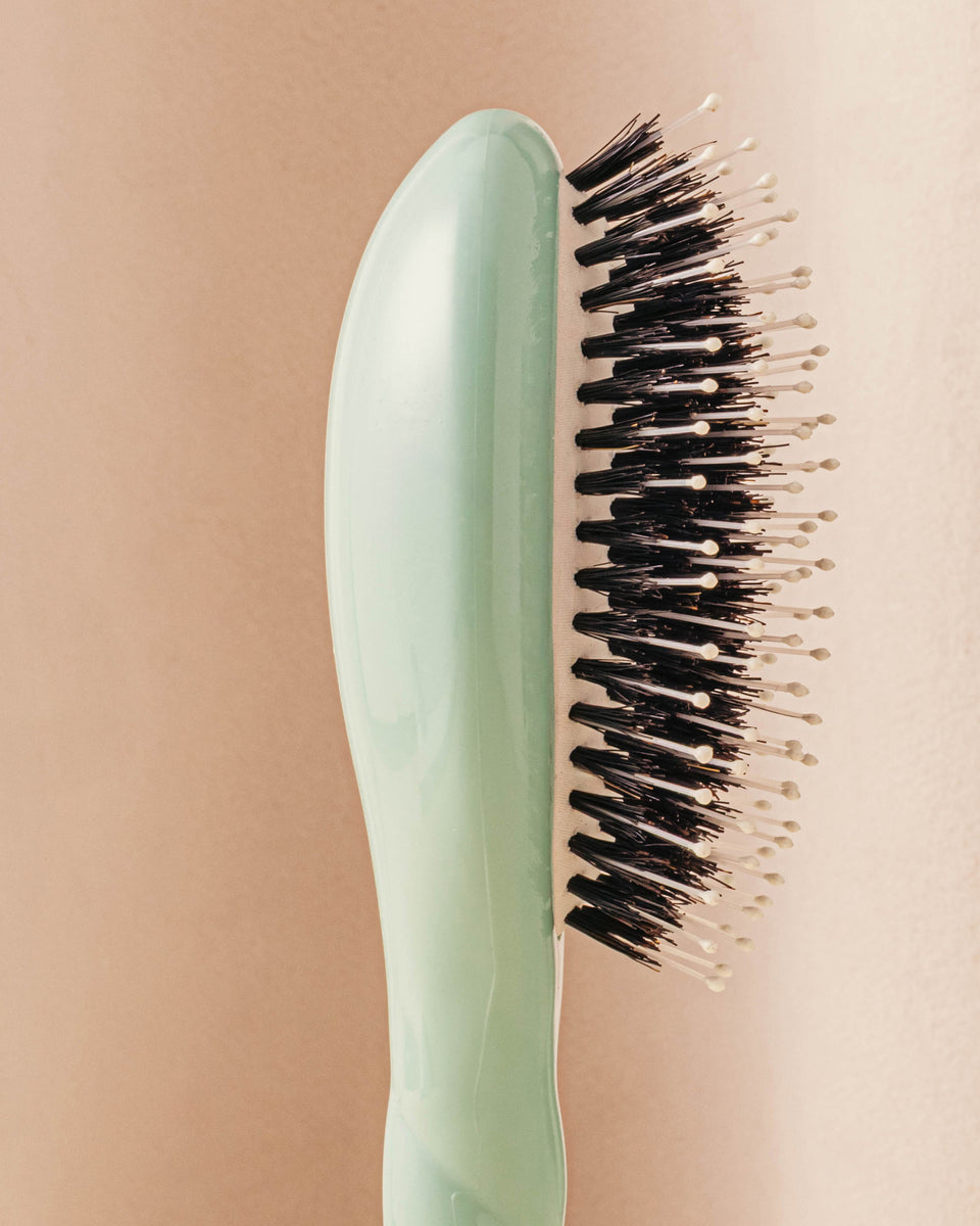 LA BONNE BROSSE N.03 The Small Sensitive Scalp Hairbrush The Gentle Essential