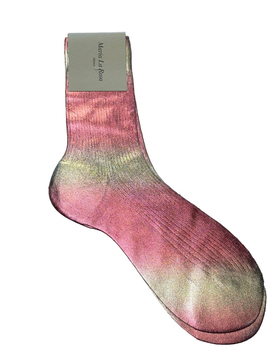 Shiny pink shoe insole with 'Maria La Rosa' label on a marble surface